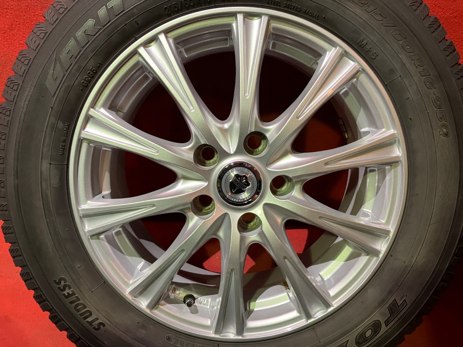 中古スタッドレスタイヤホイールセット【215/60R16 TOYO G5】[16x6.5+
