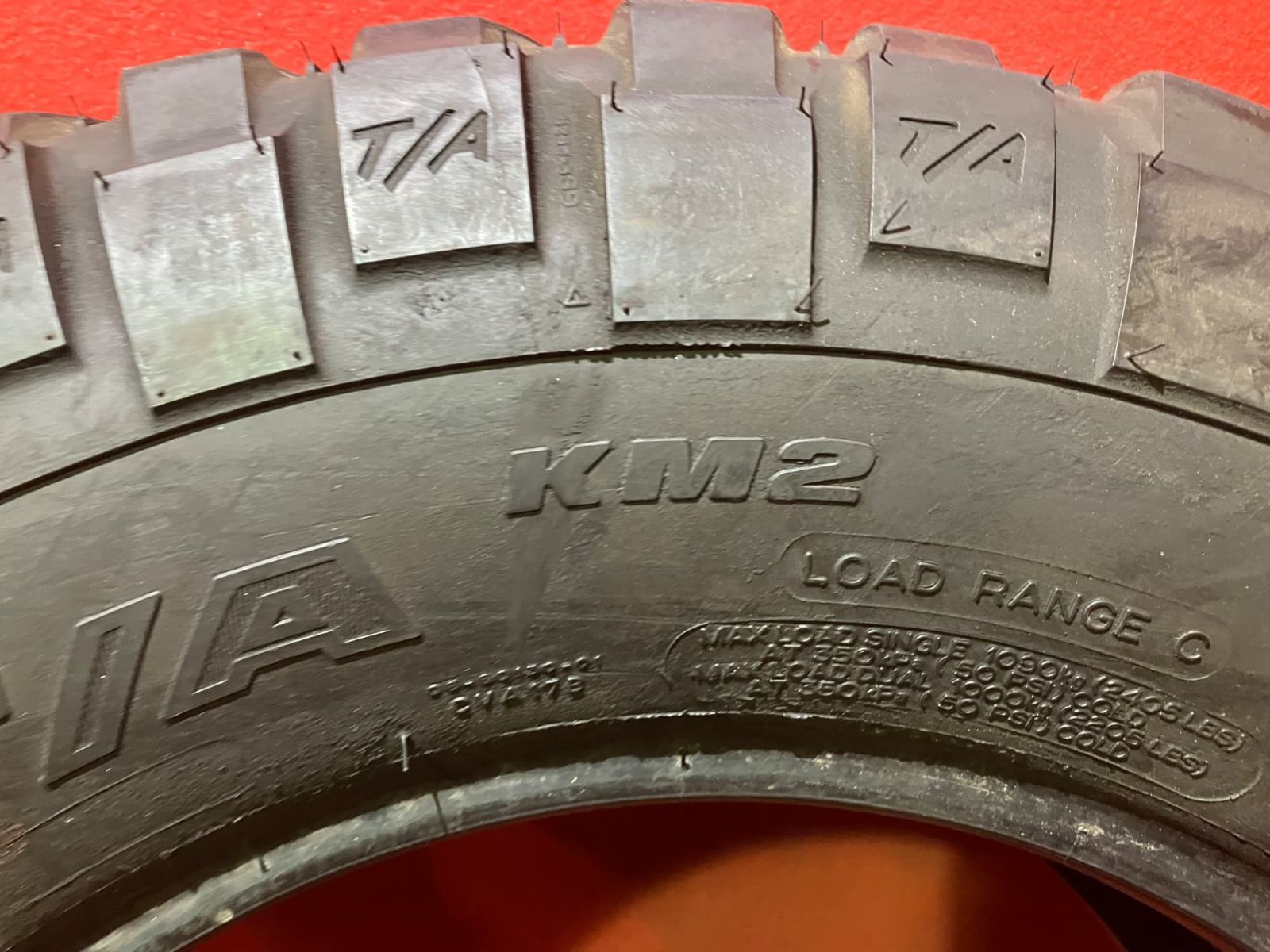 中古サマータイヤ【LT255/75R17 111/108 BF Goodrich KM2】 4本SET