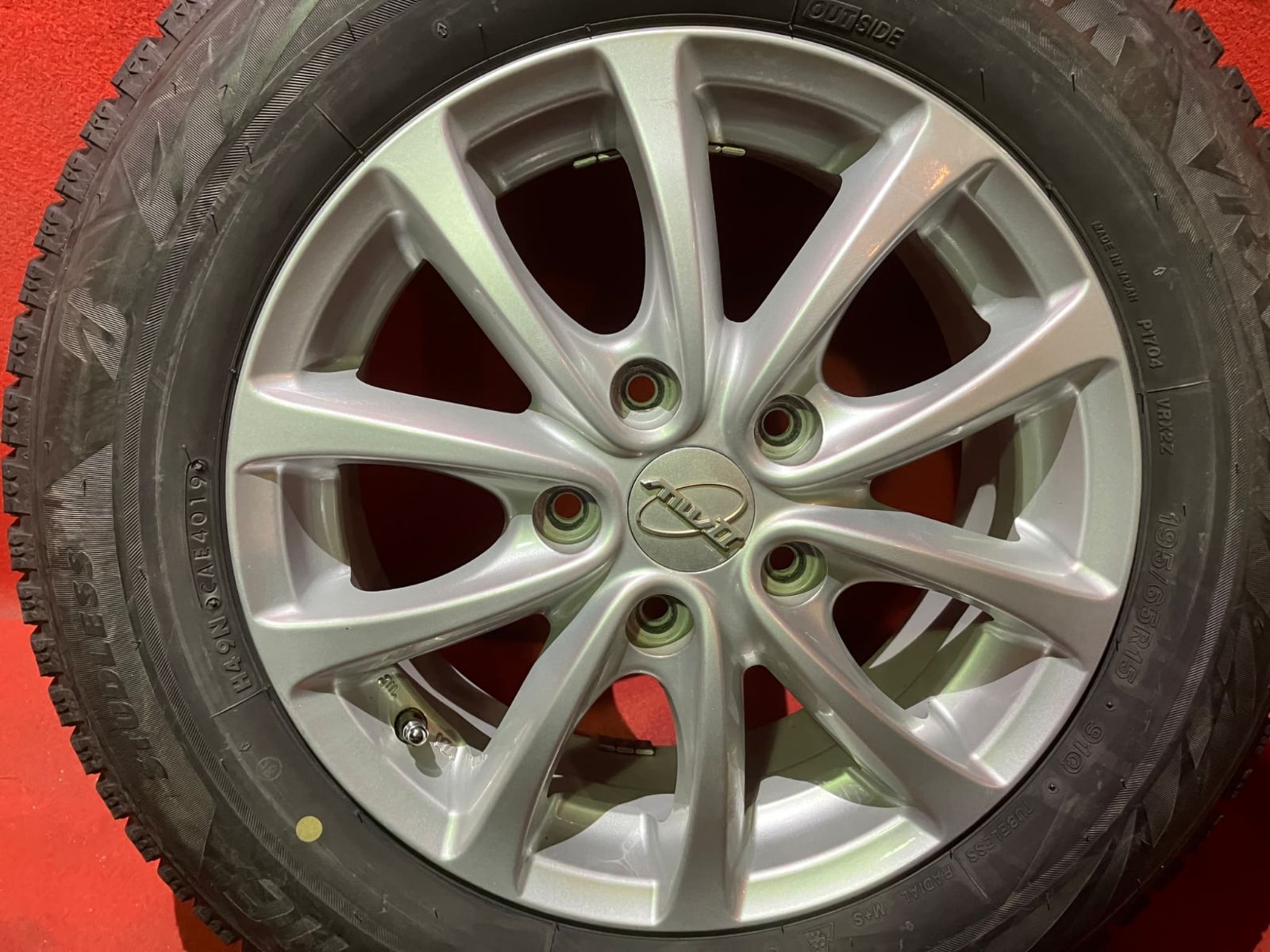 中古スタッドレスタイヤホイールセット【195/65R15 BRIDGESTONE VRX2 