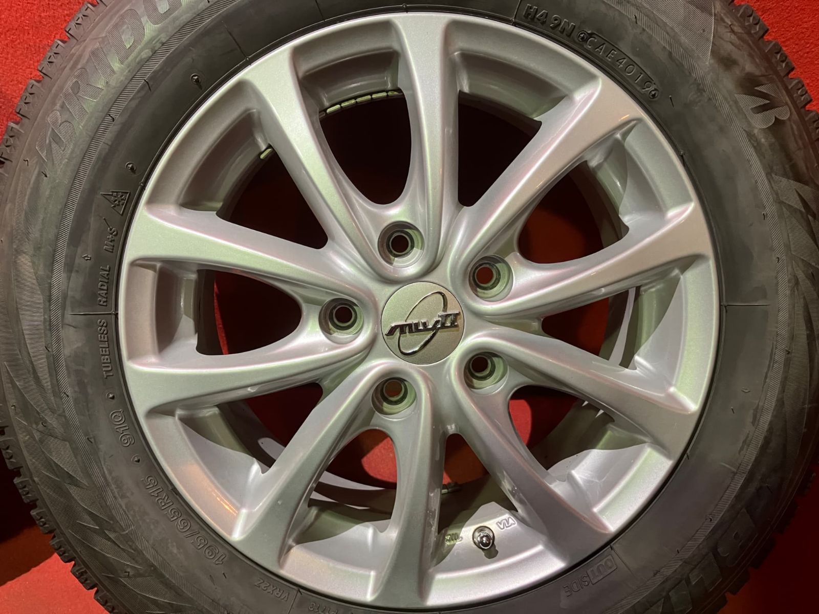 中古スタッドレスタイヤホイールセット【195/65R15 BRIDGESTONE VRX2 