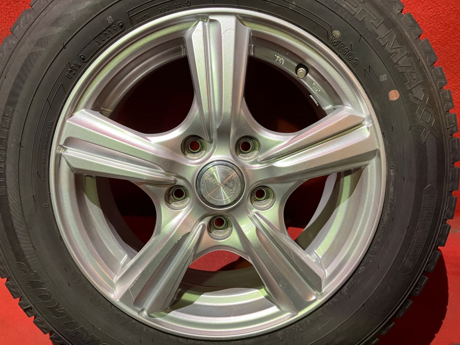 中古スタッドレスタイヤホイールセット【195/65R15 DUNLOP WM02】[15x6 