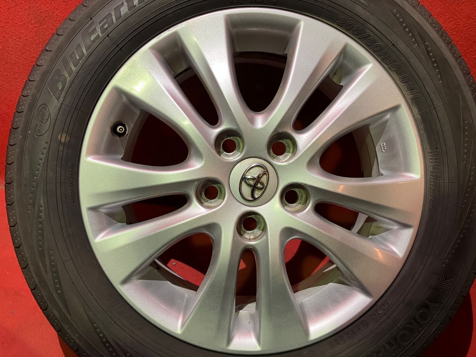 中古サマータイヤホイールセット【205/60R16 YOKOHAMA RV-02】[16x6.0+ 