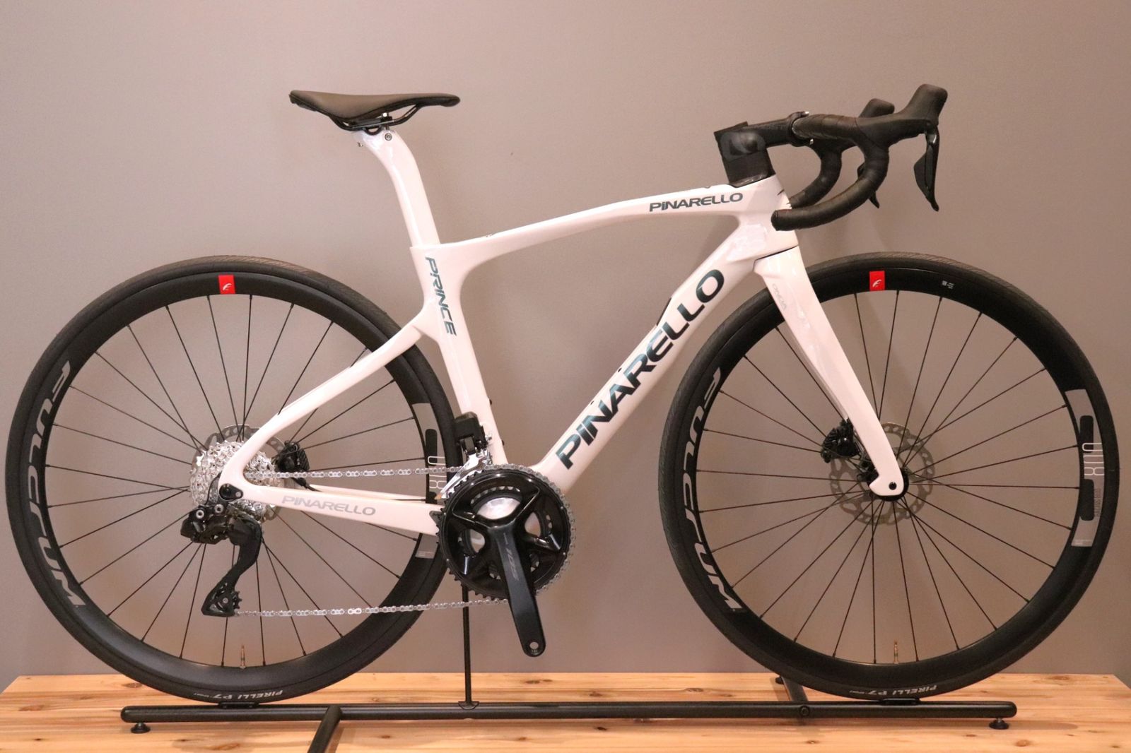 未使用 ピナレロ PINARELLO プリンス PRINCE DISK 2022 46サイズ 未使用 ピナレロ PINARELLO プリンス PRINCE DISK 2022 46サイズ