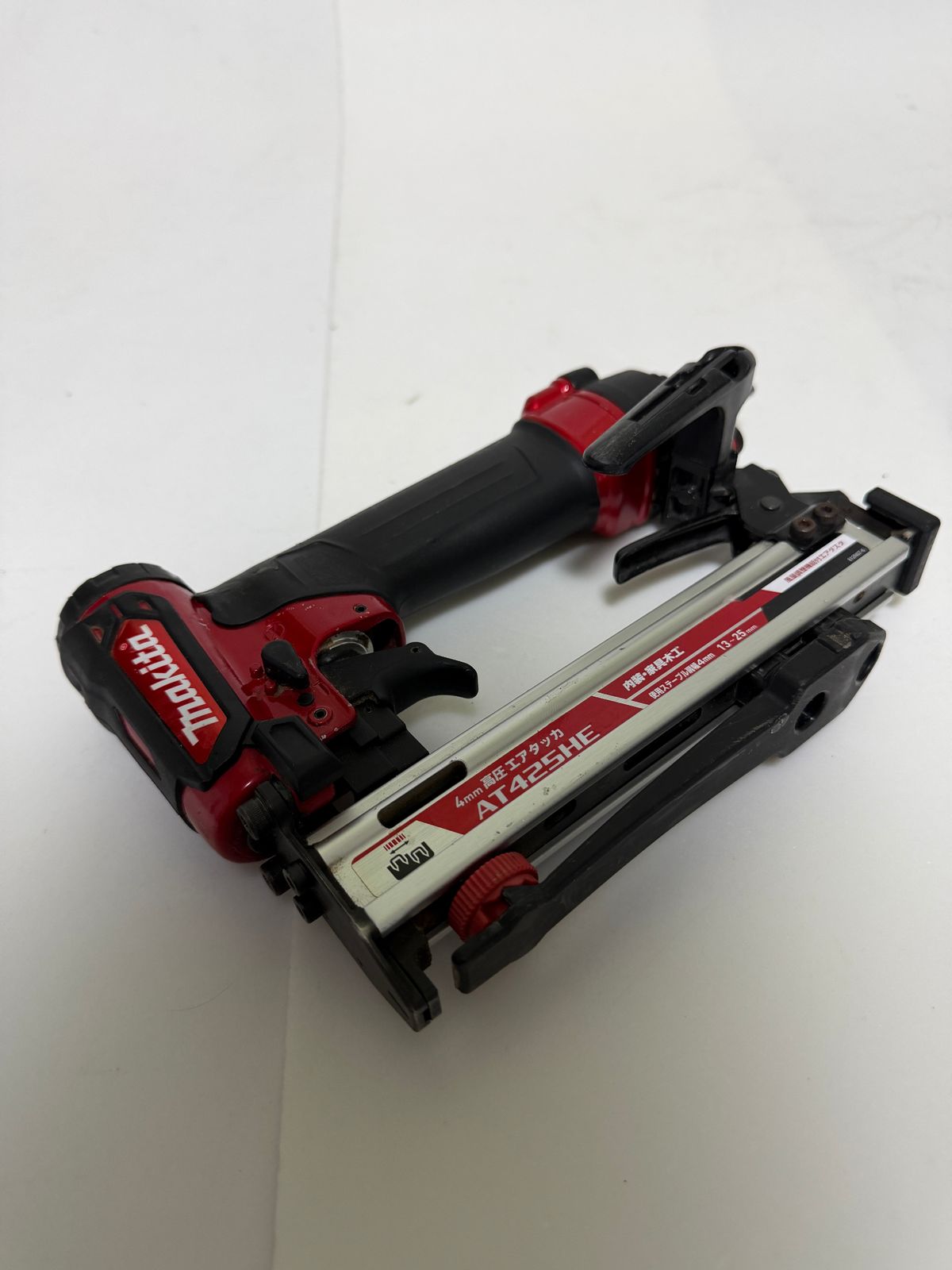 ◯ マキタ makita 高圧エアタッカ AT425HE 赤 クラス最短&最軽量 1100 