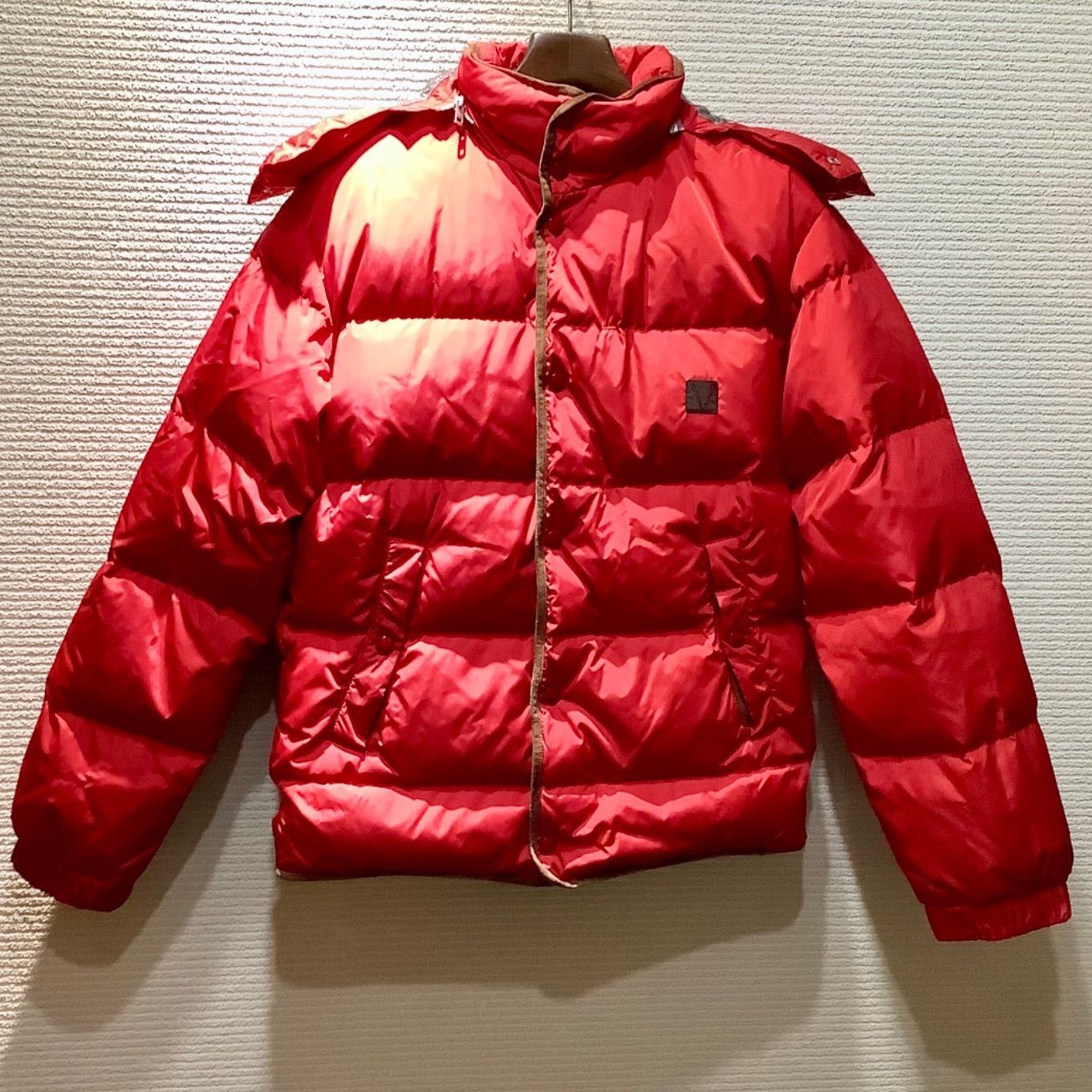 ルイヴィトン LOUISVUITTON 裏地 モノグラム ダウンジャケット 赤 