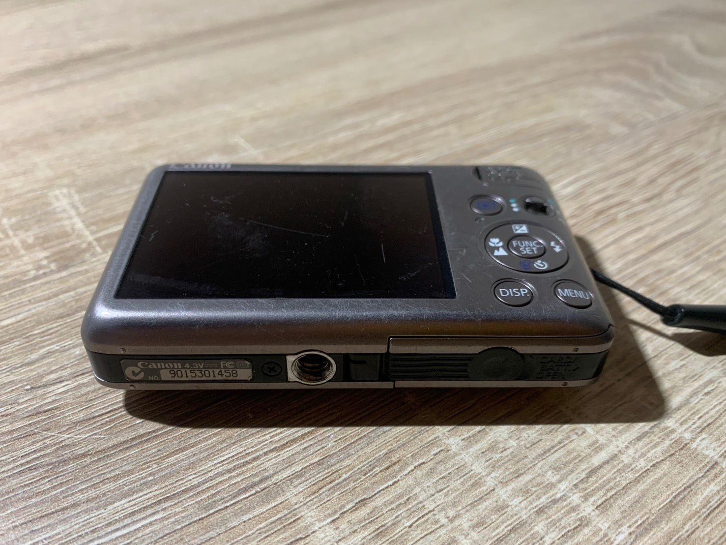 9639 Canon IXY DIGITAL 220 IS ブラウン デジカメ ジャンク品【ネ】