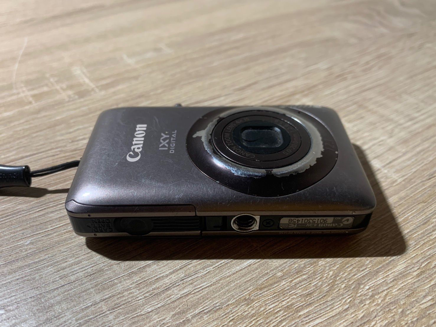 9639 Canon IXY DIGITAL 220 IS ブラウン デジカメ ジャンク品【ネ】