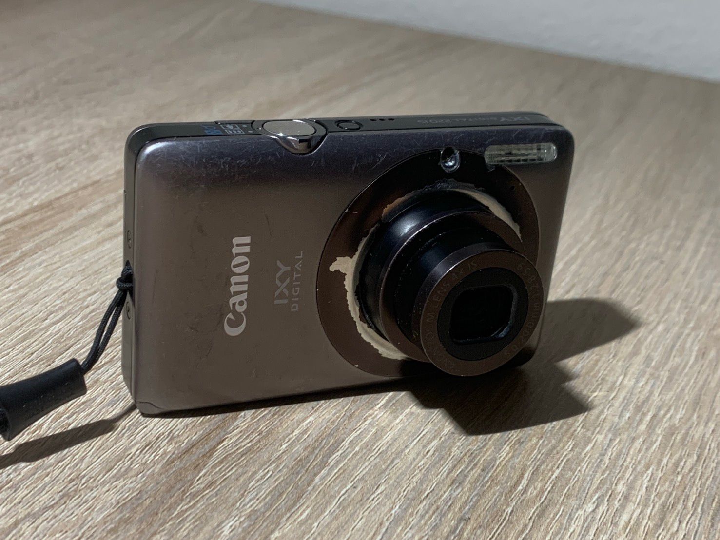 9639 Canon IXY DIGITAL 220 IS ブラウン デジカメ ジャンク品【ネ】