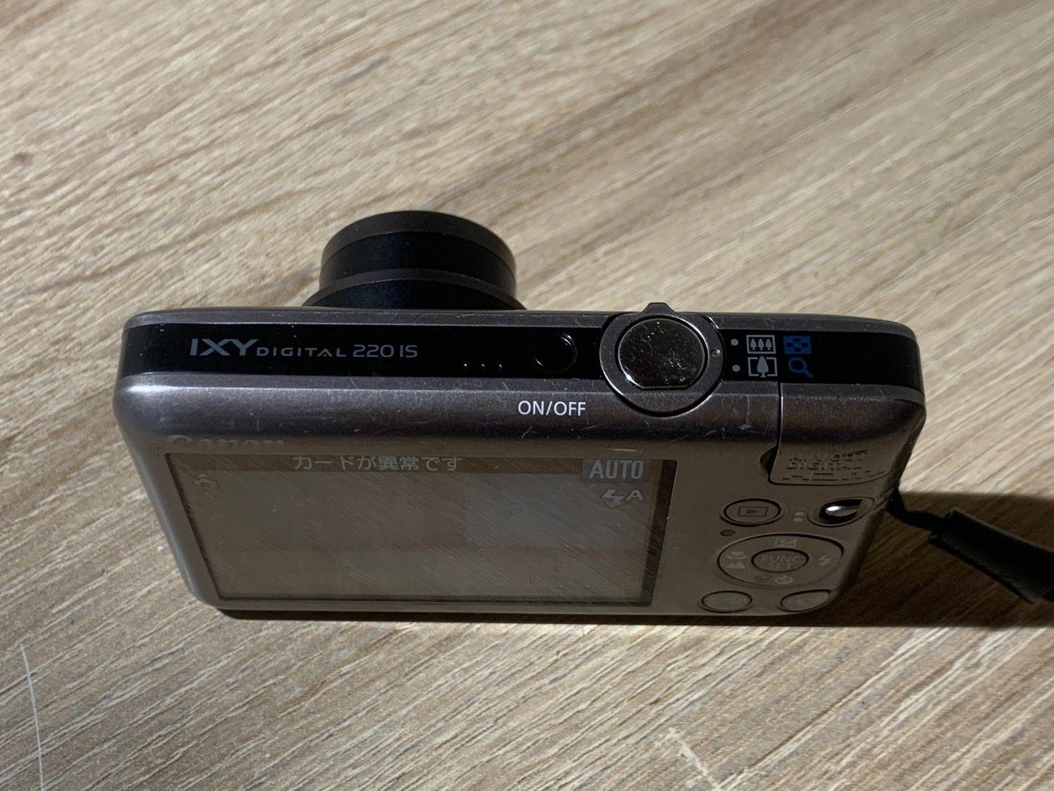 9639 Canon IXY DIGITAL 220 IS ブラウン デジカメ ジャンク品【ネ】