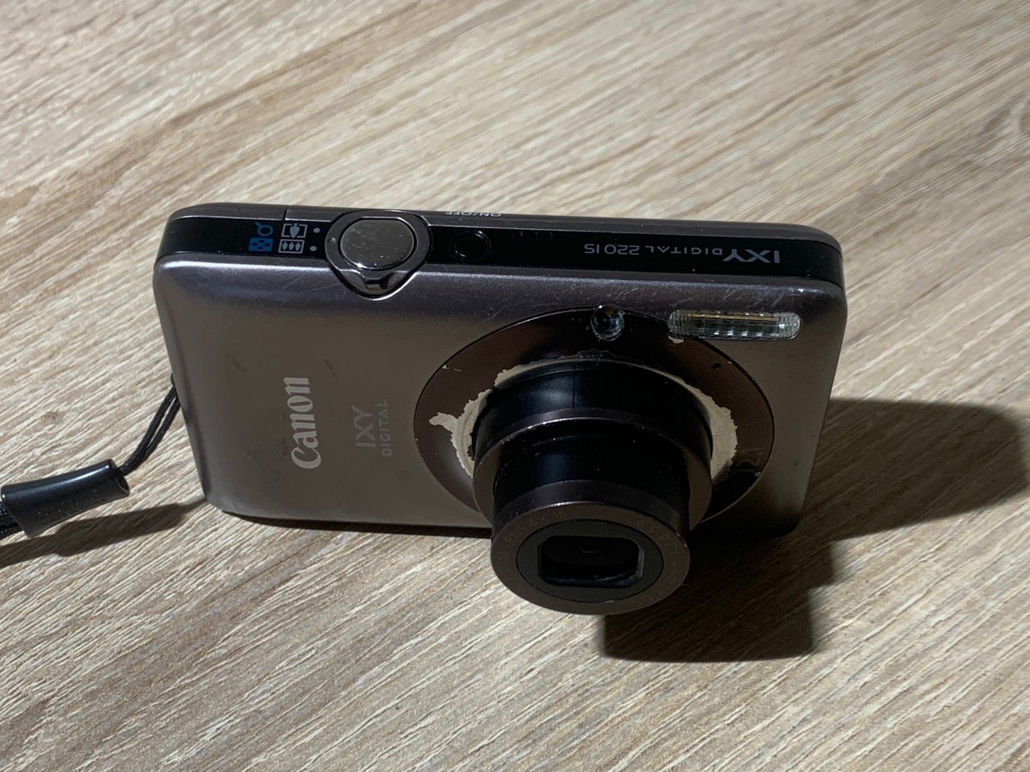 9639 Canon IXY DIGITAL 220 IS ブラウン デジカメ ジャンク品【ネ】