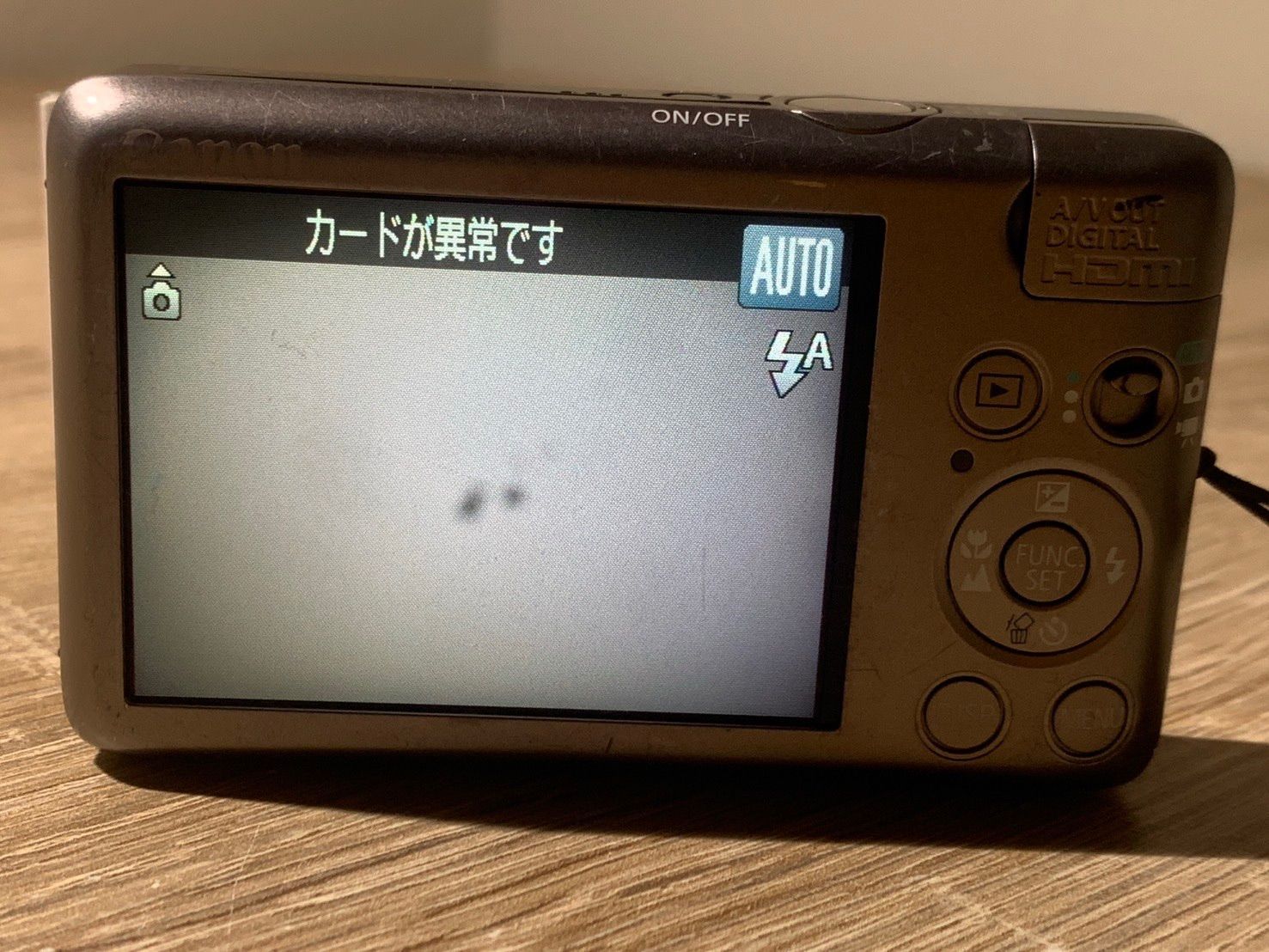 9639 Canon IXY DIGITAL 220 IS ブラウン デジカメ ジャンク品【ネ】