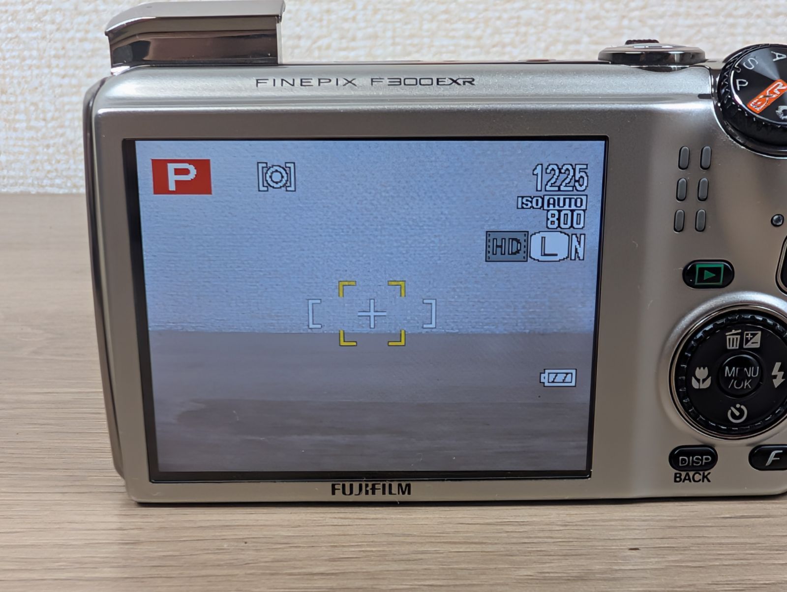FUJIFILM　FinePix F300EXR　シルバー/1200万画素　本体・液晶画面いたみ Amazon | FUJIFILM FinePix デジタルカメラ F300 EXR シルバー F FX