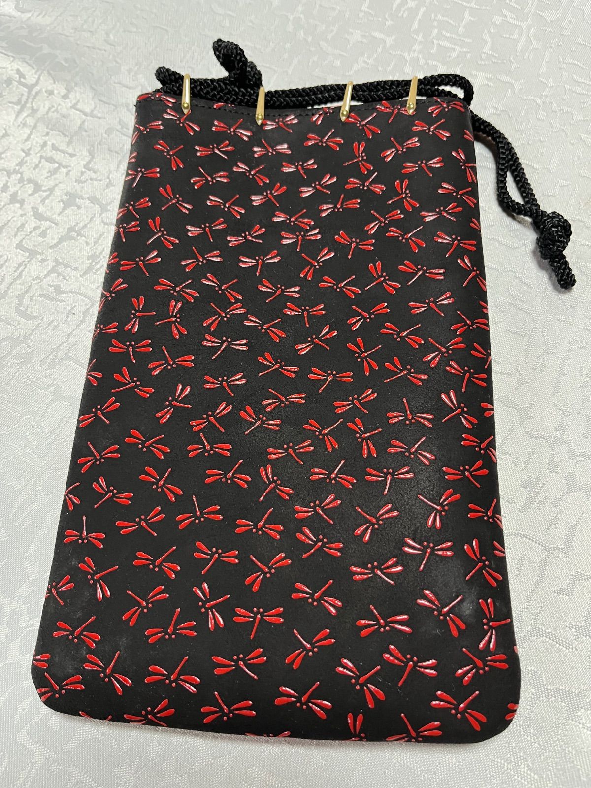 印傳屋　【新品　未使用】【美品】巾着袋　印伝革　ブラック　黒　赤のトンボ柄　ポーチ