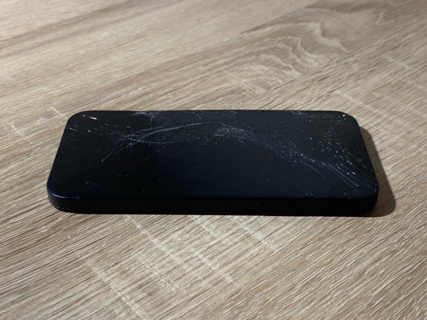 iPhone 12 64GB ブラック ジャンク品 - メルカリ
