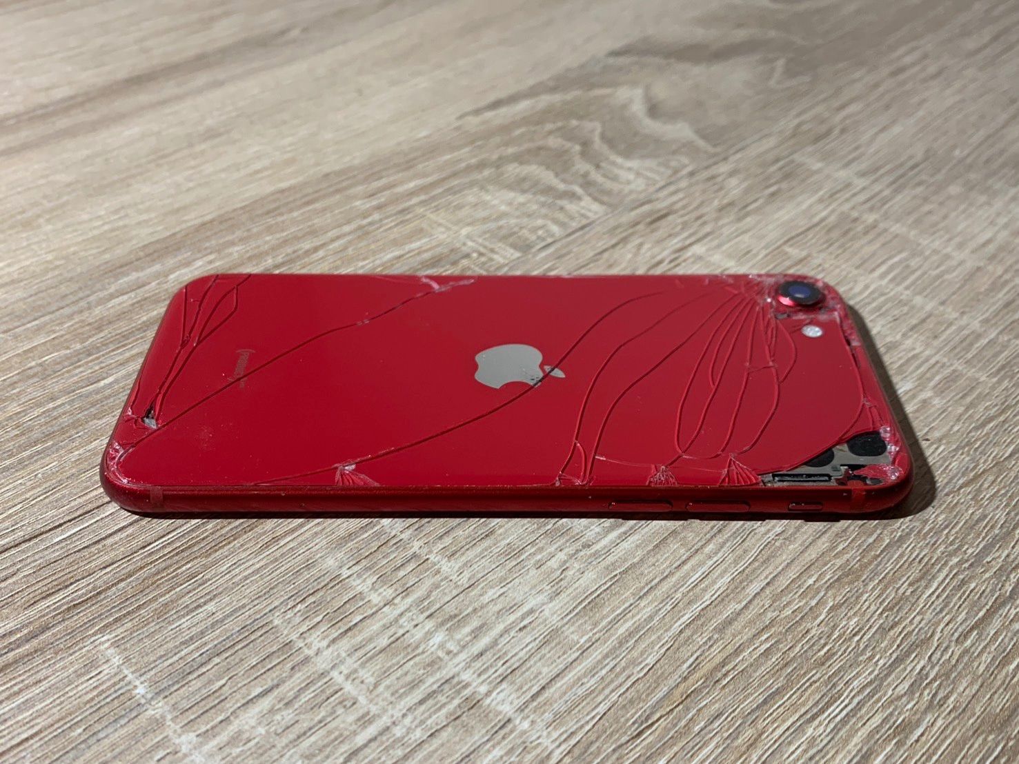 iPhone SE 2世代 レッド ジャンク品 - メルカリ