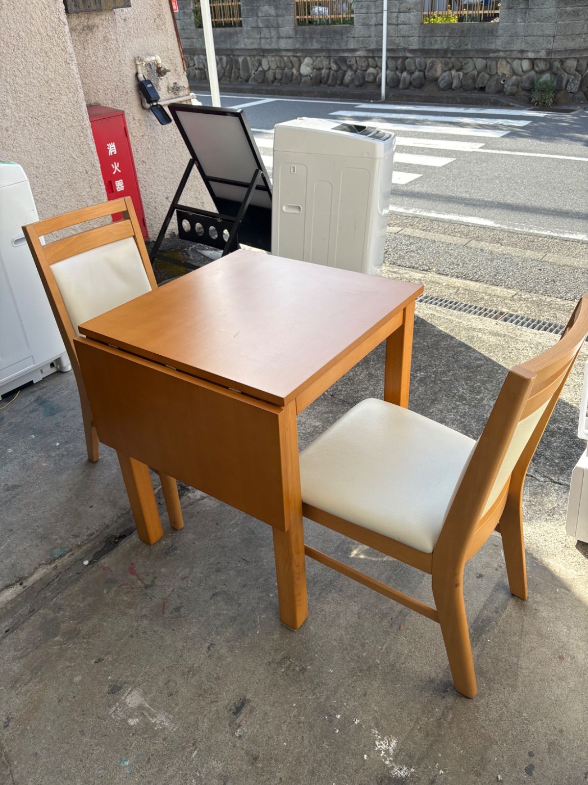 ニトリ 伸縮式ダイニングテーブル、チェア3点セット - メルカリ