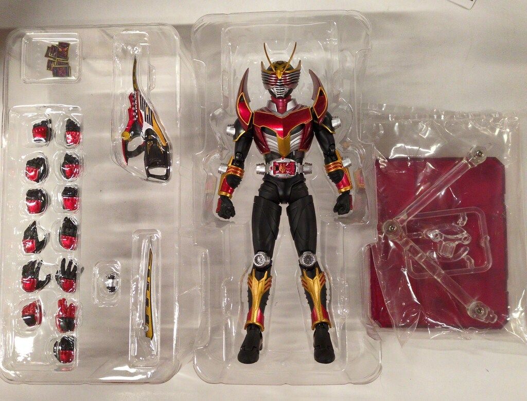 バンダイ S.H.Figuarts 仮面ライダー龍騎 仮面ライダー龍騎サバイブ