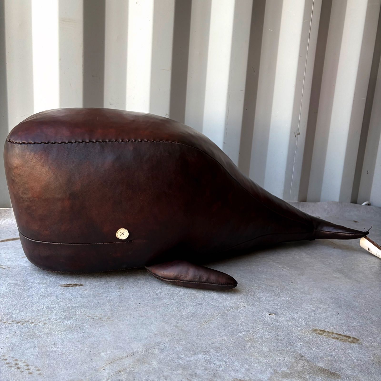 送料無料！オメルサ クジラ VINTAGE WHALE MEDIUM本革ブラウン - メルカリ