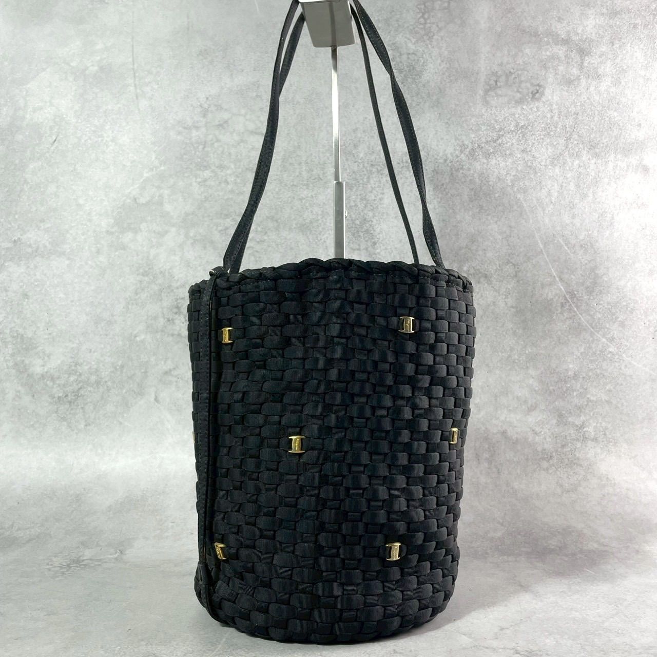 美品 Salvatore Ferragamo フェラガモ バケット ハンドバッグ 肩掛け 