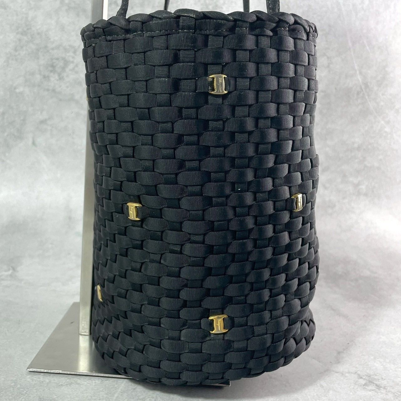 美品 Salvatore Ferragamo フェラガモ バケット ハンドバッグ 肩掛け 