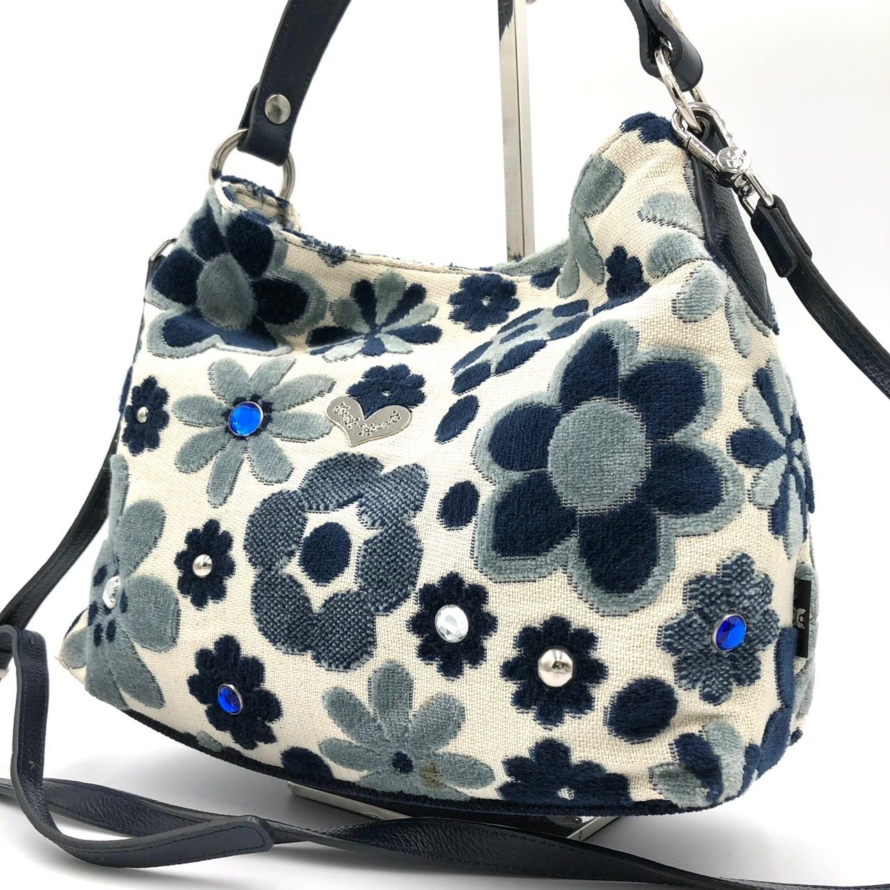 Think Bee! 花柄刺繍 ハンドバッグ ネイビー 未使用品 美品】Think Bee! シンクビー 2wayバッグ 花柄 刺繍 ブルー系 - メルカリ
