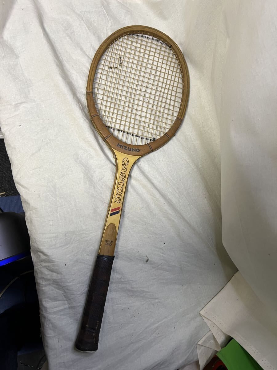 【ビンテージ】MIZUNO 木製テニスラケット CASTOR（カストール） ミズノ（MIZUNO）のヴィンテージ木製テニスラケット「CASTOR