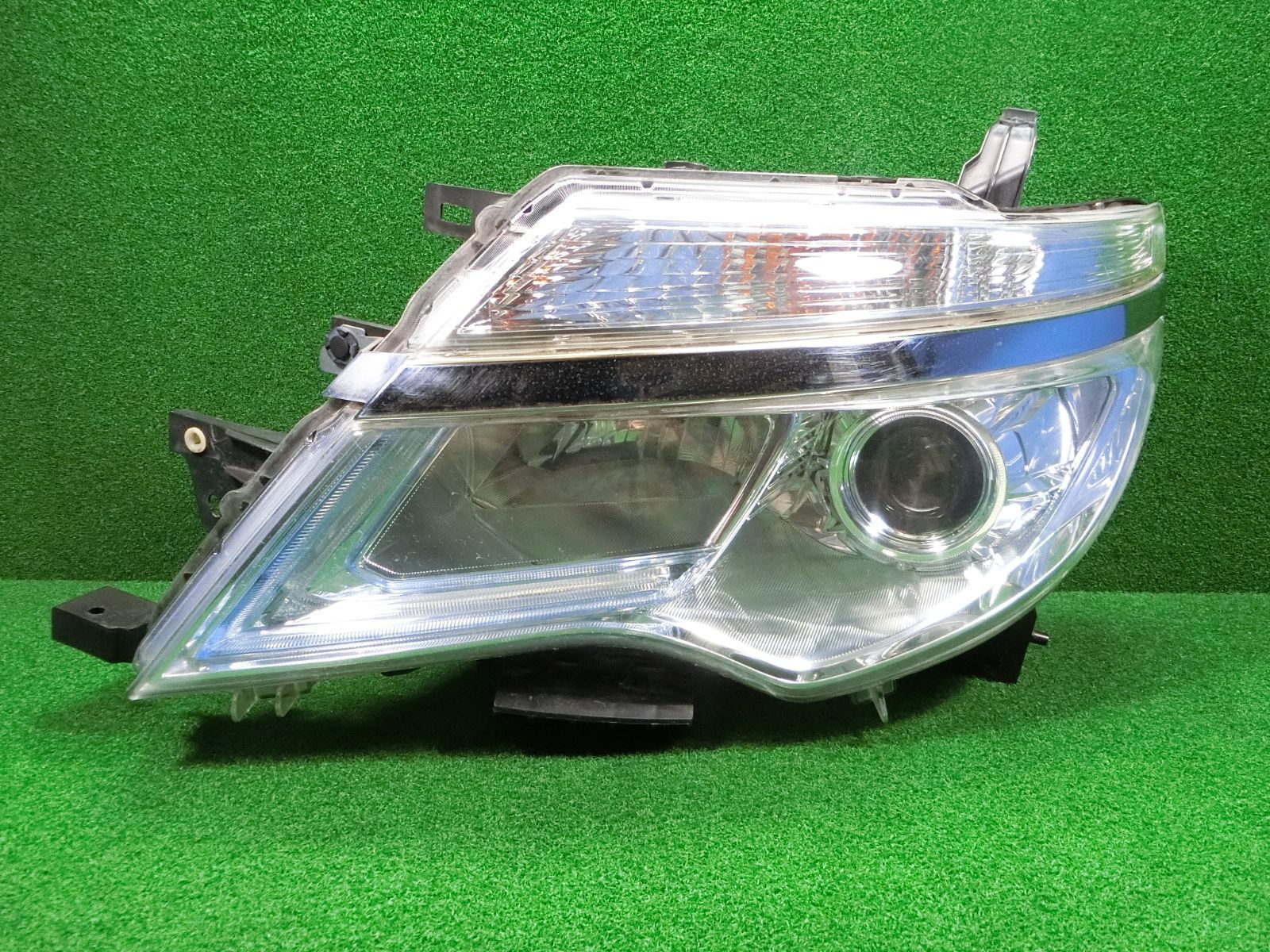 14972] 送料無料 日産 セレナ HFC26 後期 左 ヘッドライト KOITO 100 