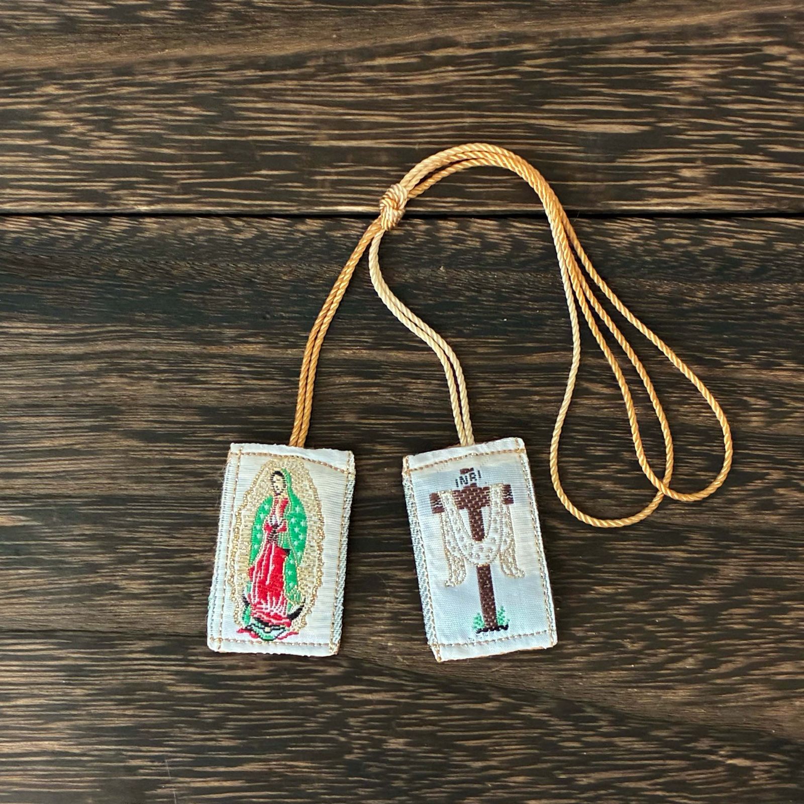 エスカプラリオ 刺繍《グアダルーペマリアとクロス・ベージュ ESC-2602