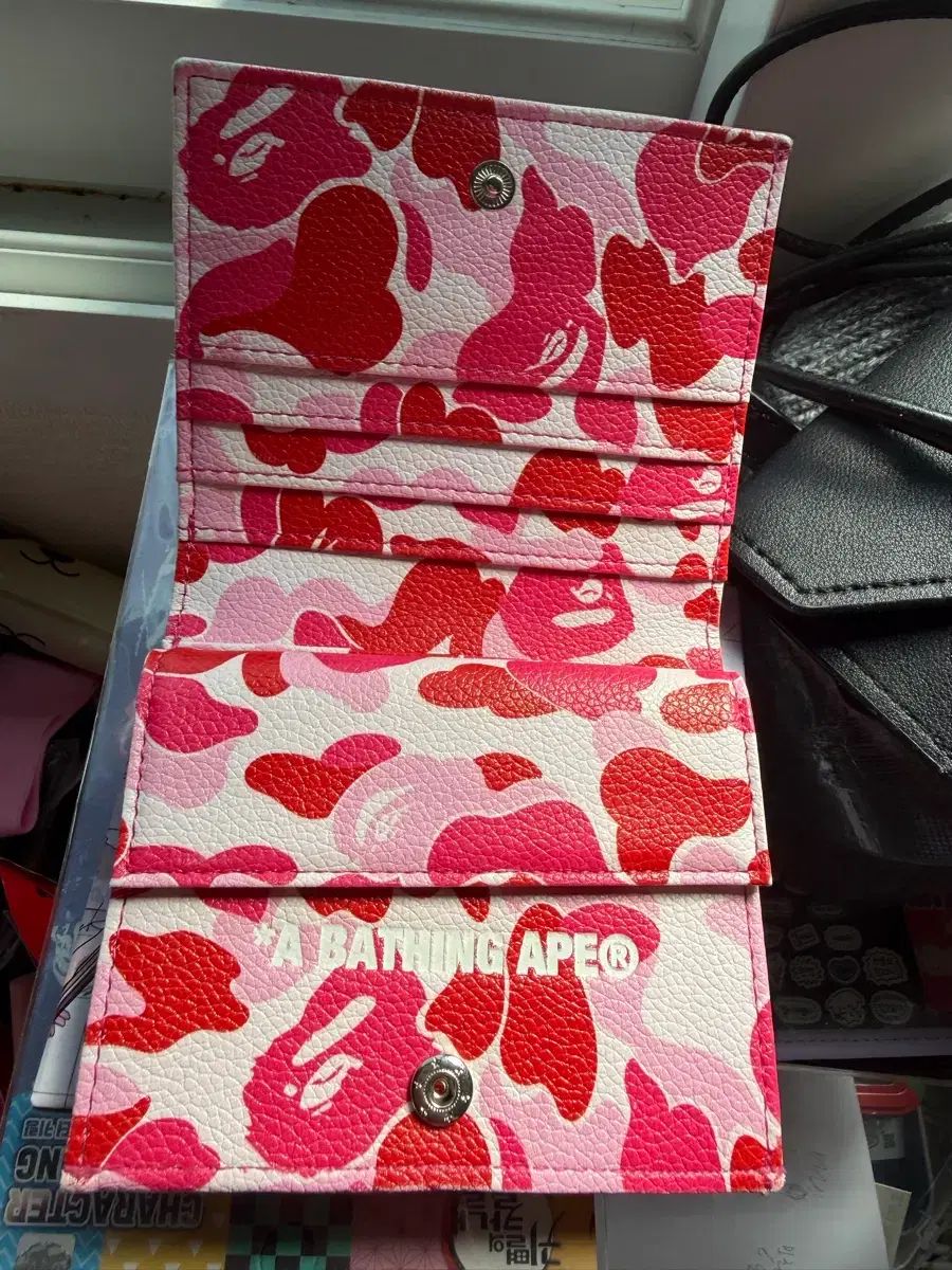 A BATHING APE ピンク 財布 折りたたみ アベイシングエイプ 【公式通販】