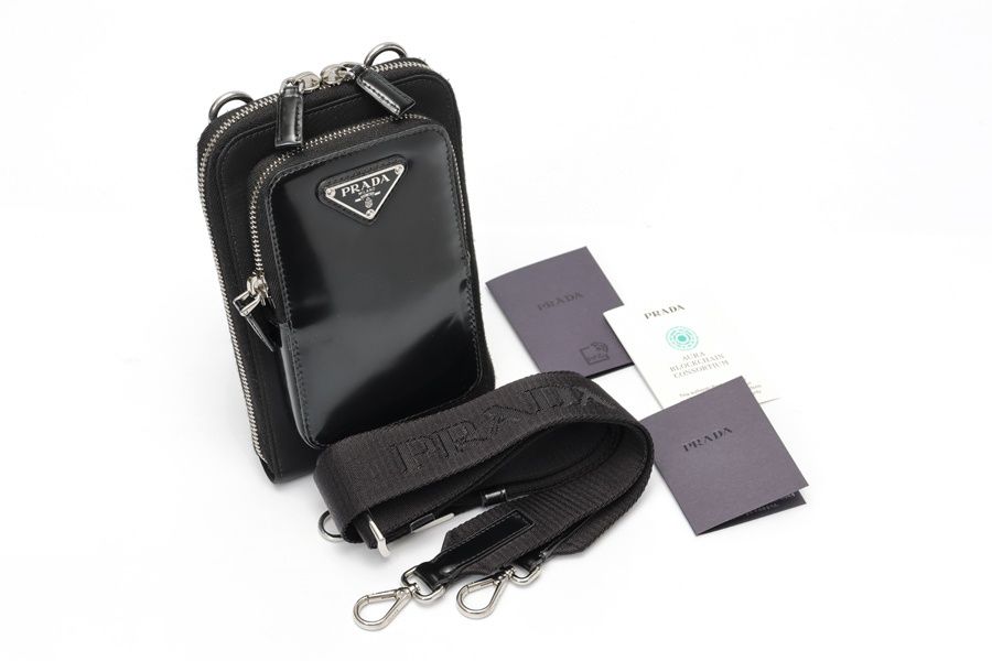 プラダ / PRADA　Re-Nylon スマートフォンケース / フォンホルダー / ショルダーポーチ　2ZT060　レザー/ナイロン　ブラック 【中古】 プラダ / PRADA Re-Nylon スマートフォンケース / フォンホルダー