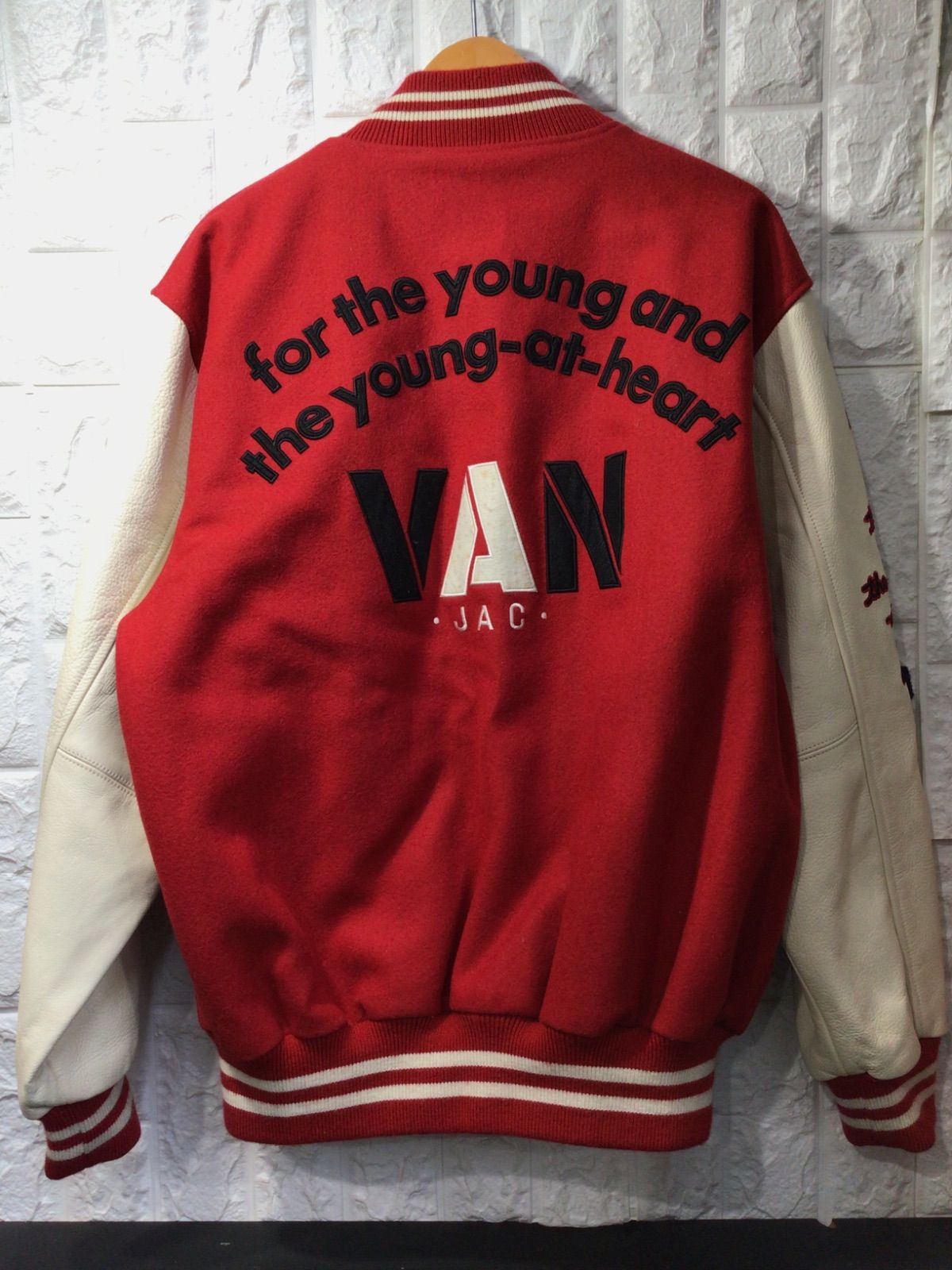 VAN Jacket - VAN スタジャン レザースリーブ ビックワッペン VAN