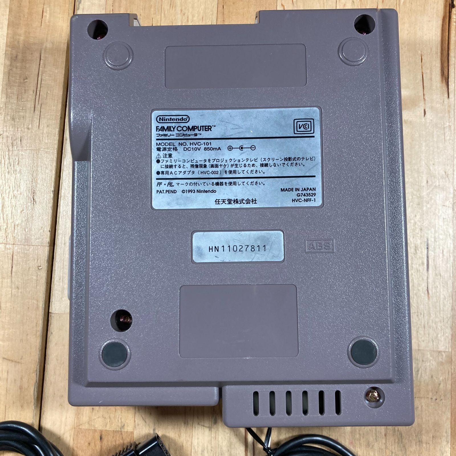 Nintendo ニューファミコン HVC-101 コントローラー2個 - メルカリ