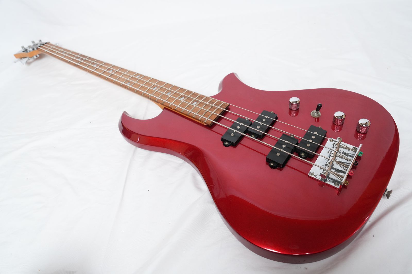 ☆B.C.Rich EAGLE BASS メタリックレッドカラー 2000年代 状態良好