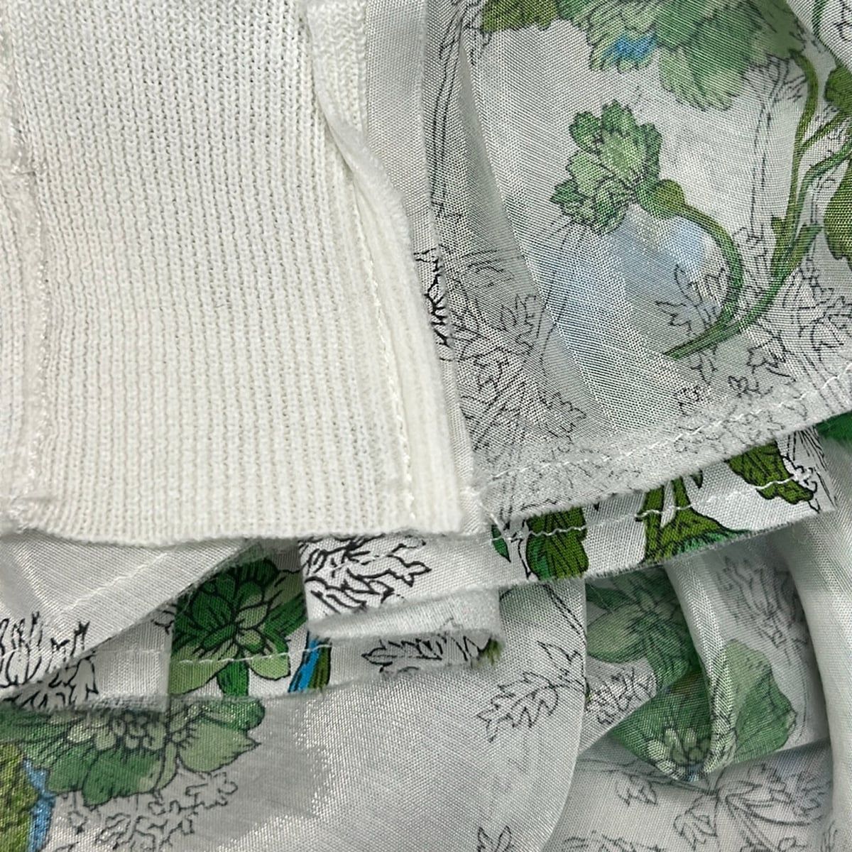 Sacai(サカイ) カーディガン サイズ1 S レディース美品  - 14-02004 白×グリーン×マルチ 長袖/花柄/フリル Sacai(サカイ) カーディガン サイズ1 S レディース美品 - 14-02004 白