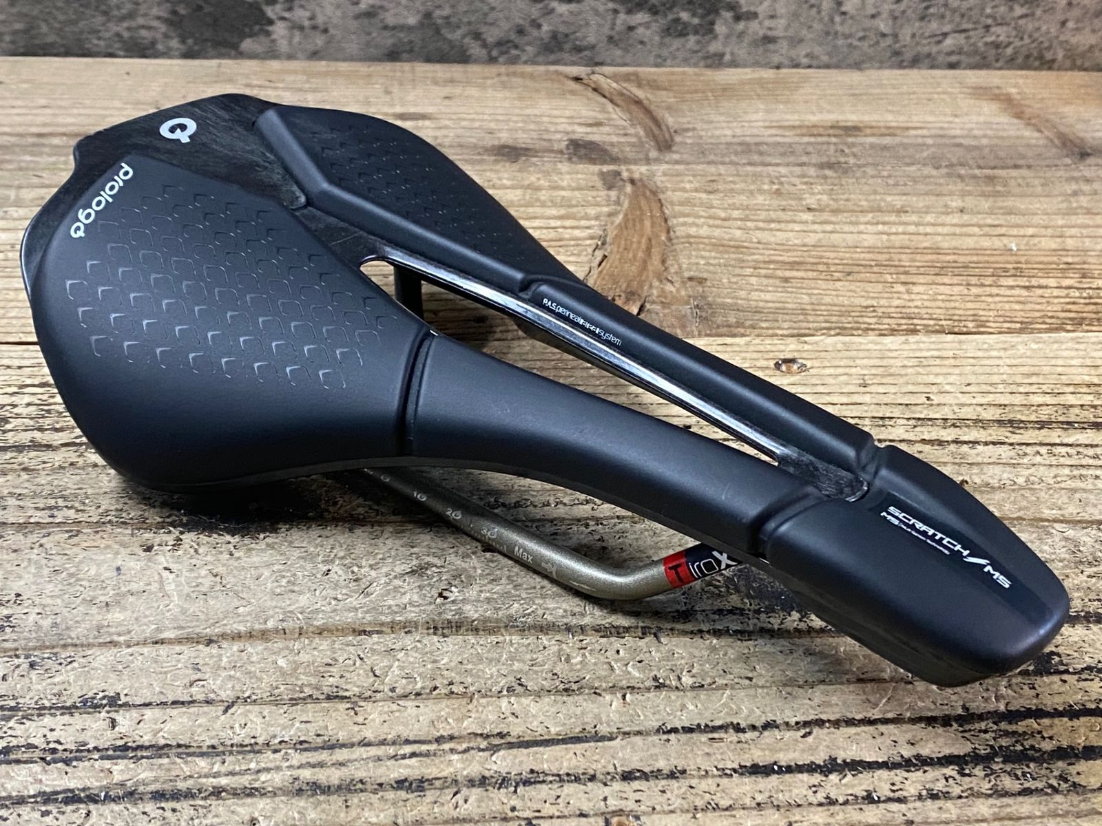 KB461 プロロゴ prologo SCRATCH M5 PAS サドル 黒 Tiroxレール