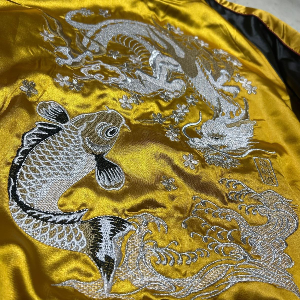 ek22 刺繍 鶴 亀 スカジャン ネイビー × 黄金 メンズS相当 横須賀発祥 スカジャン Yokosuka刺繍入り SUKAJAN 龍鯉 Tiger Carp