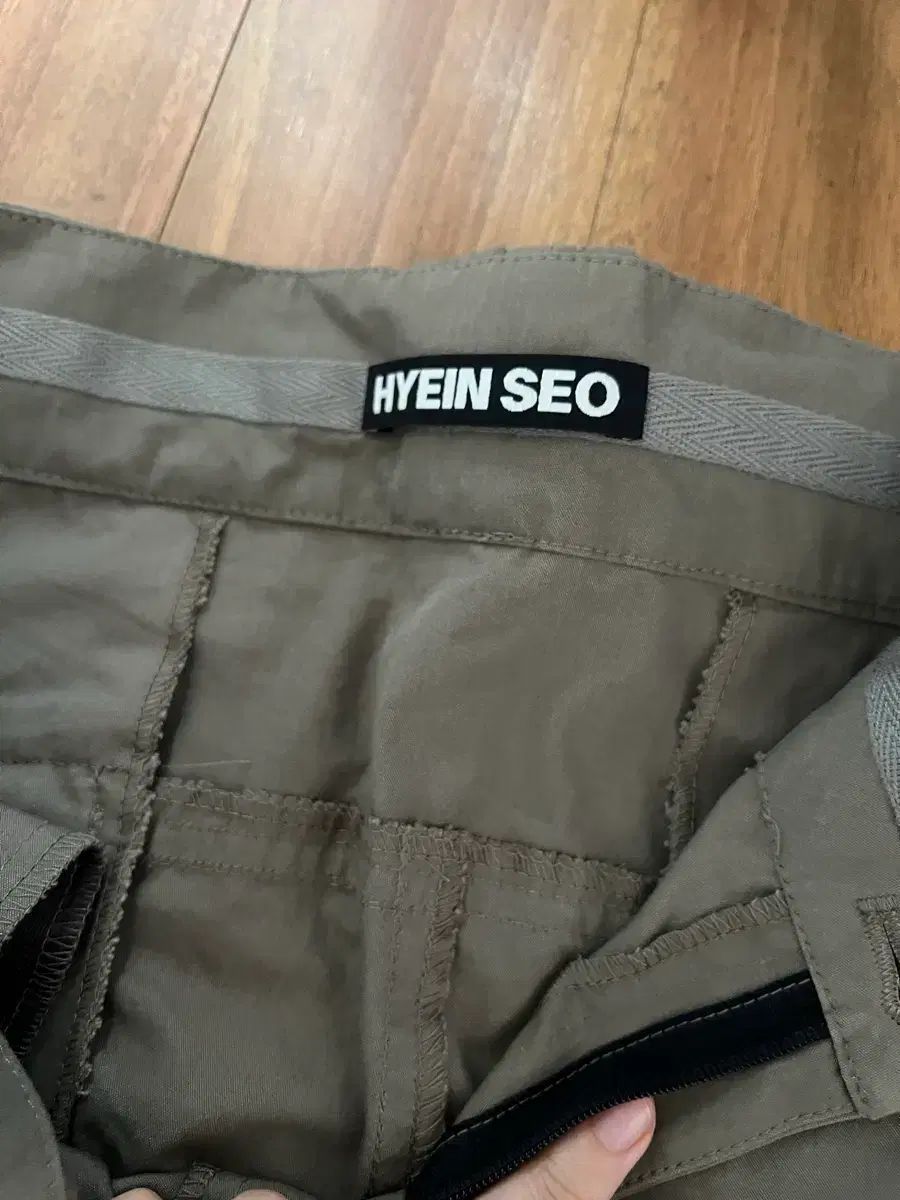 hyein seo ヘインソ ベージュ カーゴパンツ ジッパーポケット付き
