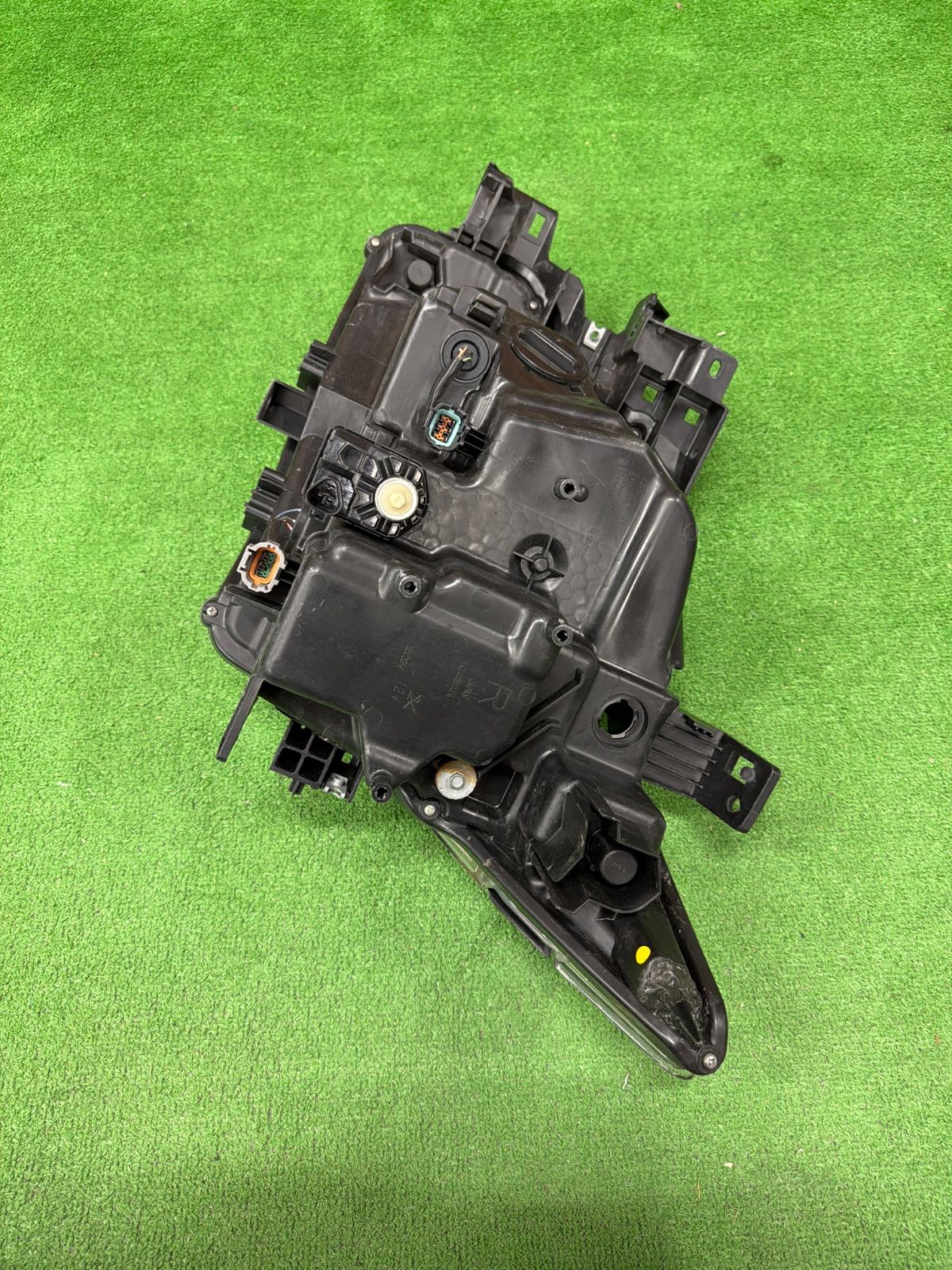 エルグランドE52 左側ヘッドライトKOITO 100-23674 (85) 日産 エルグランド E52 純正 右側 ヘッドライト KOITO 100-23674 (371