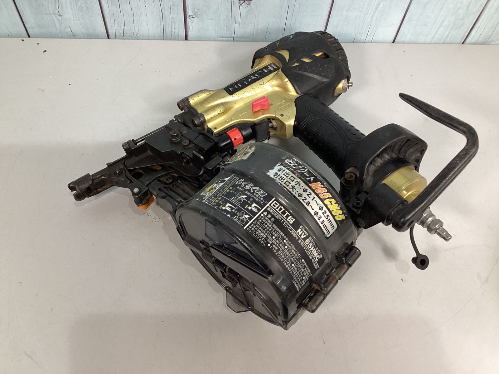 ☆ハイコーキ(HIKOKI ※旧:日立工機) 高圧エア釘打ち機 NV65HMC - メルカリ