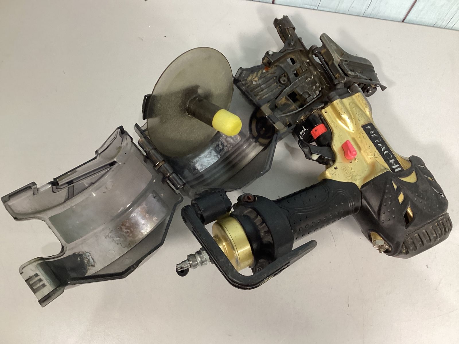 ☆ハイコーキ(HIKOKI ※旧:日立工機) 高圧エア釘打ち機 NV65HMC - メルカリ