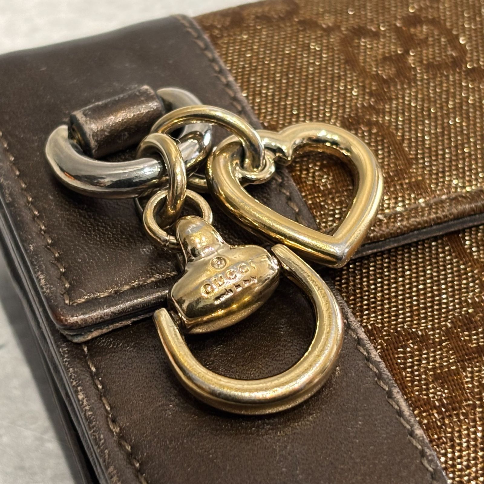 GUCCI グッチ GGキャンバス レザー ハートチャーム ゴールド金具 二