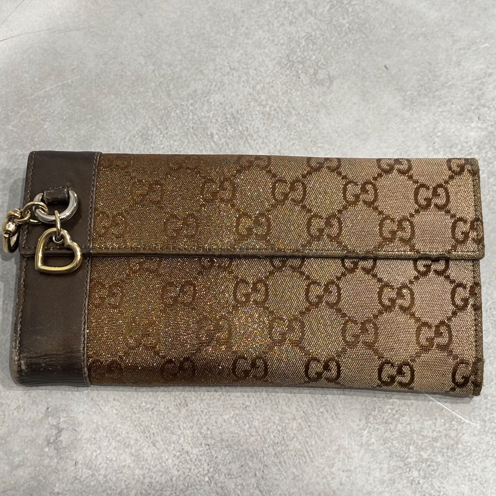 【良品】GUCCI グッチ GGキャンバス ハートチャーム 長財布 GUCCI グッチ GGキャンバス レザー ハートチャーム ゴールド金具 二