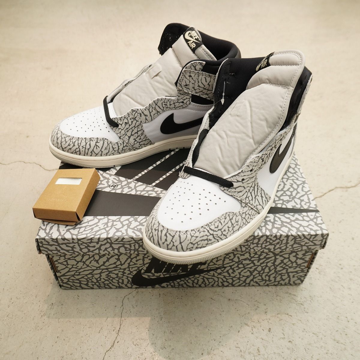 新品 NIKE ナイキ Air Jordan 1 High OG エアジョーダン White Cement 