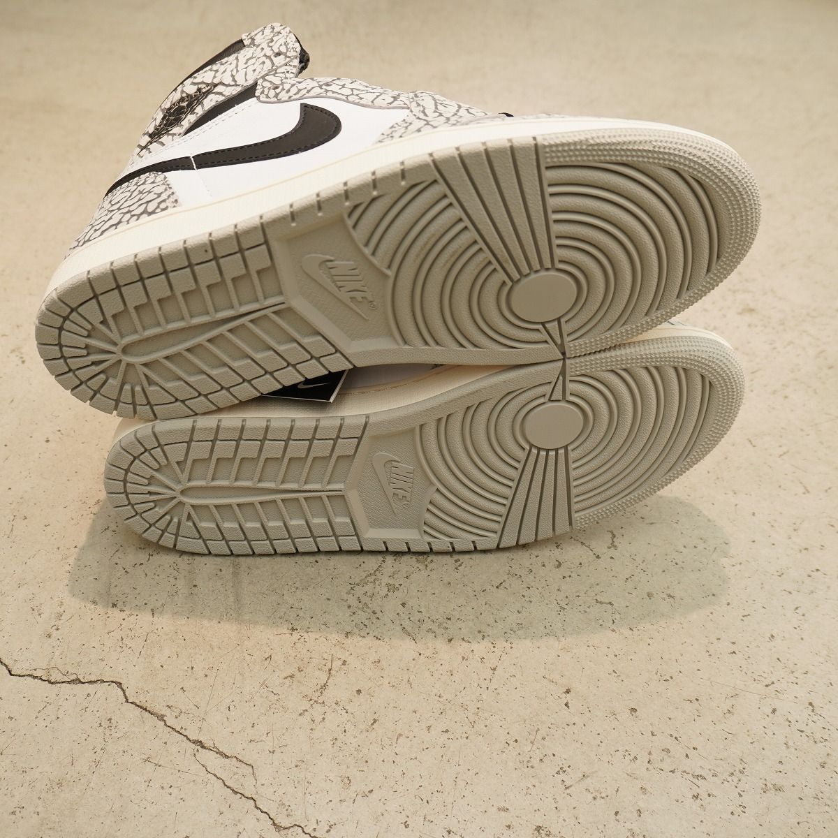 新品 NIKE ナイキ Air Jordan 1 High OG エアジョーダン White Cement 