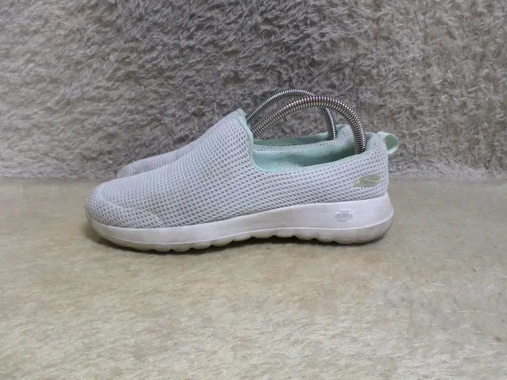 240 SKECHERS スケッチャーズ ゴーウォーク 白 スニーカー  靴