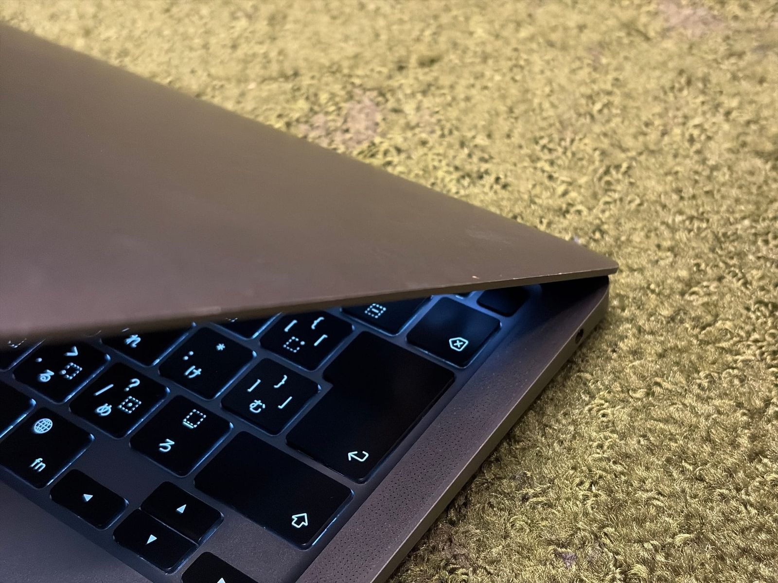 【付属品付】MacBook Air M1 8GB 256GB M1 MacBook Air の開封の様子と付属品を紹介 | いわっちろぐ