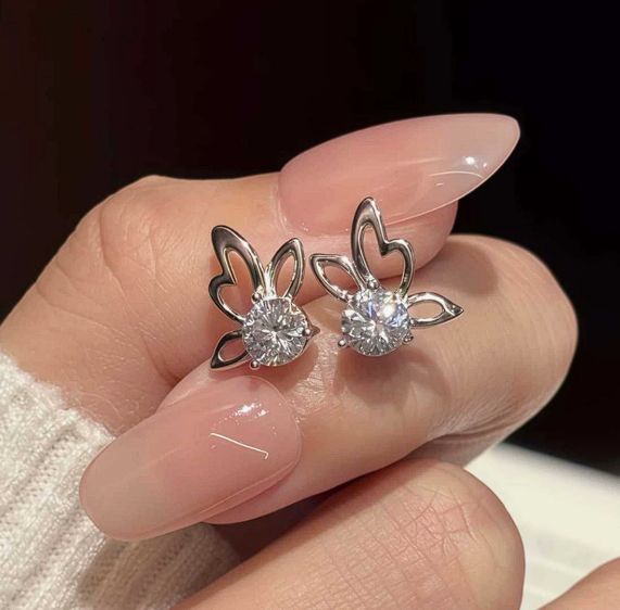 0.5ct ×2個 モアサナイトバタフライピアス - メルカリ