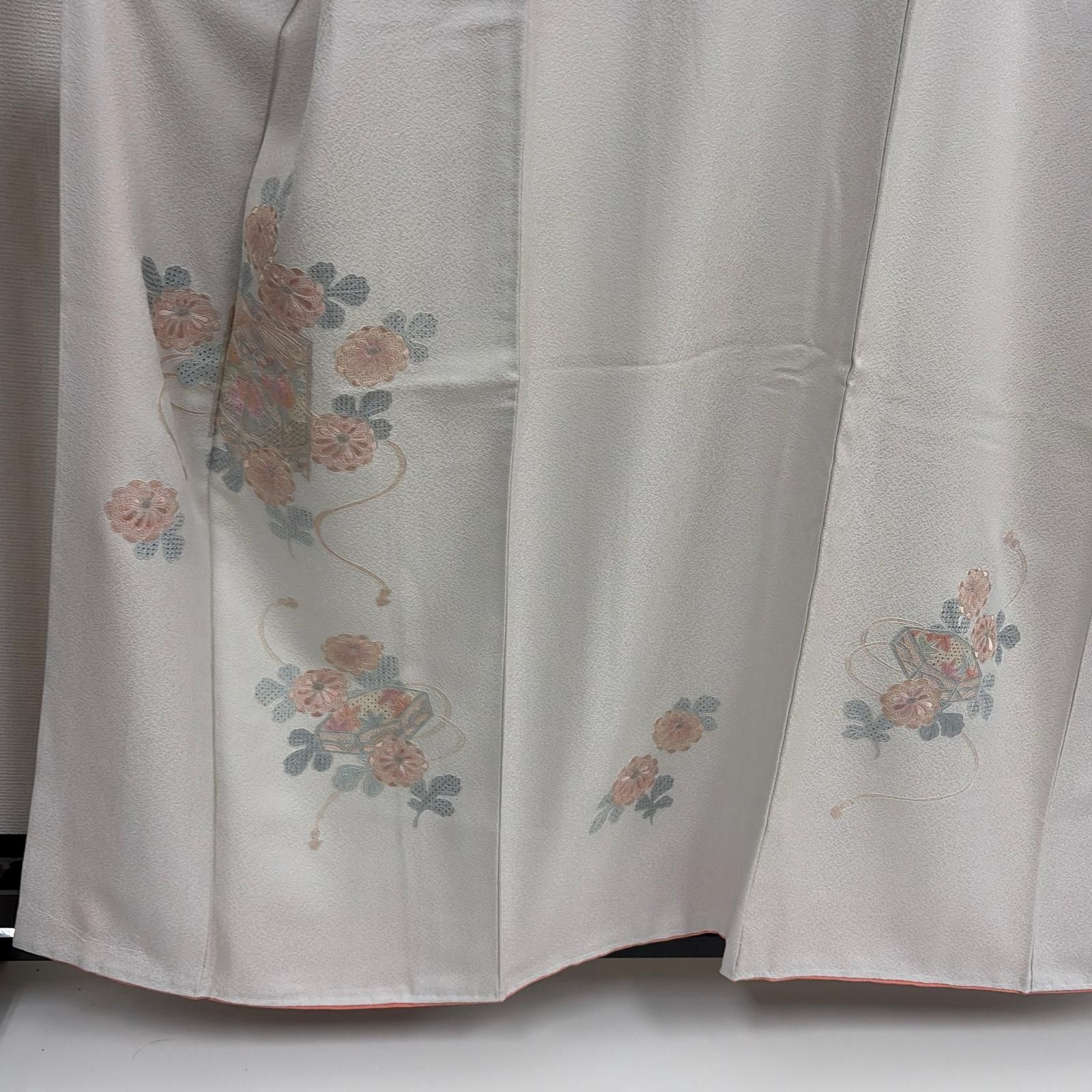 汕頭刺繍 付け下げ 正絹 紋なし しつけ糸 素敵な花 袷 着物 MK-6645