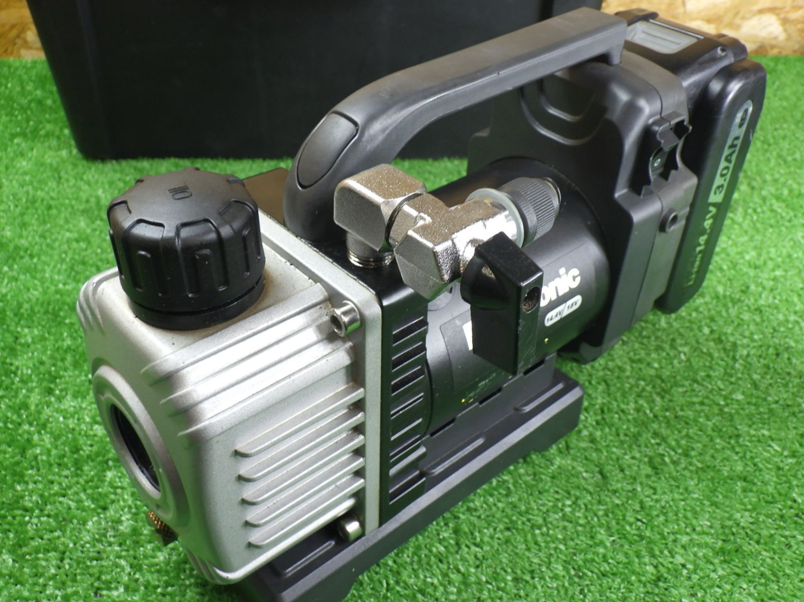 パナソニック 14.4V 18V 真空ポンプ EZ46A3 バッテリー1個とケースは 