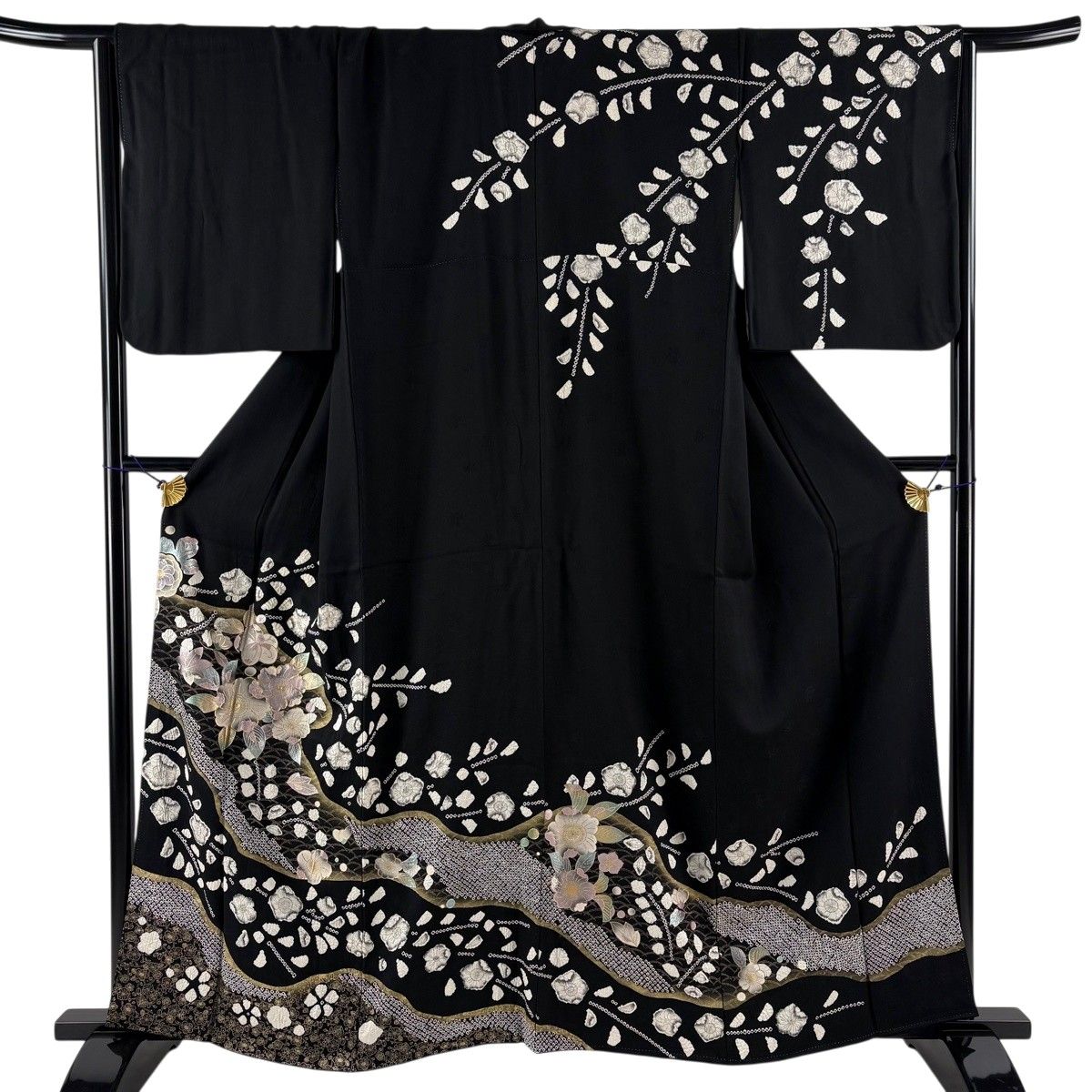 訪問着 身丈160.5cm 裄丈67cm 正絹 名品 【中古】 訪問着 身丈160.5cm 裄丈65.5cm M 袷 草花 芝 金糸 絞り 黒 正絹 秀品